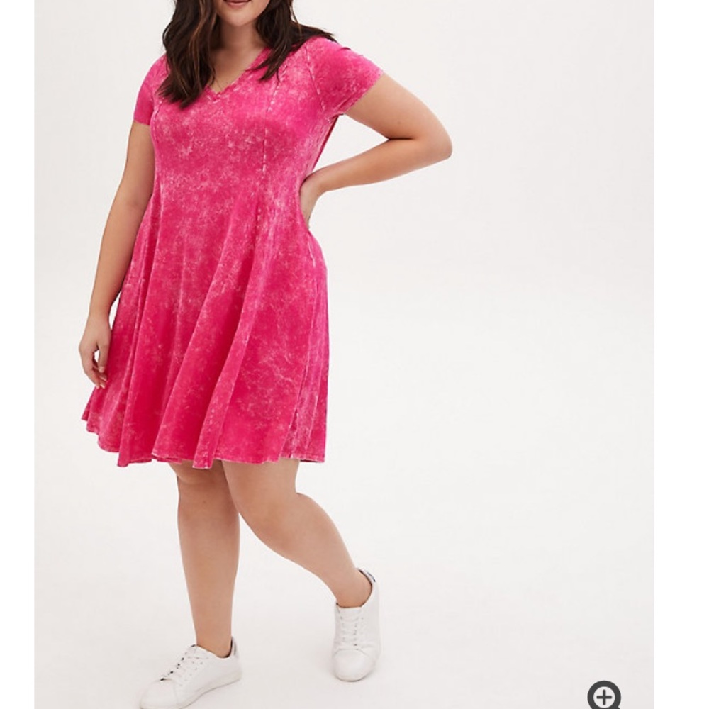 Torrid supersoft hot pink mineral fluted dress👗💖
